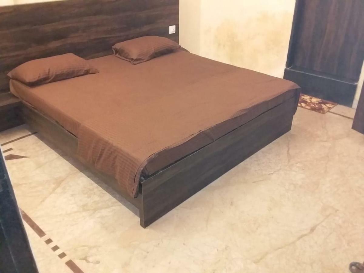 فندق Nikunj Ashram Vrindāvan المظهر الخارجي الصورة
