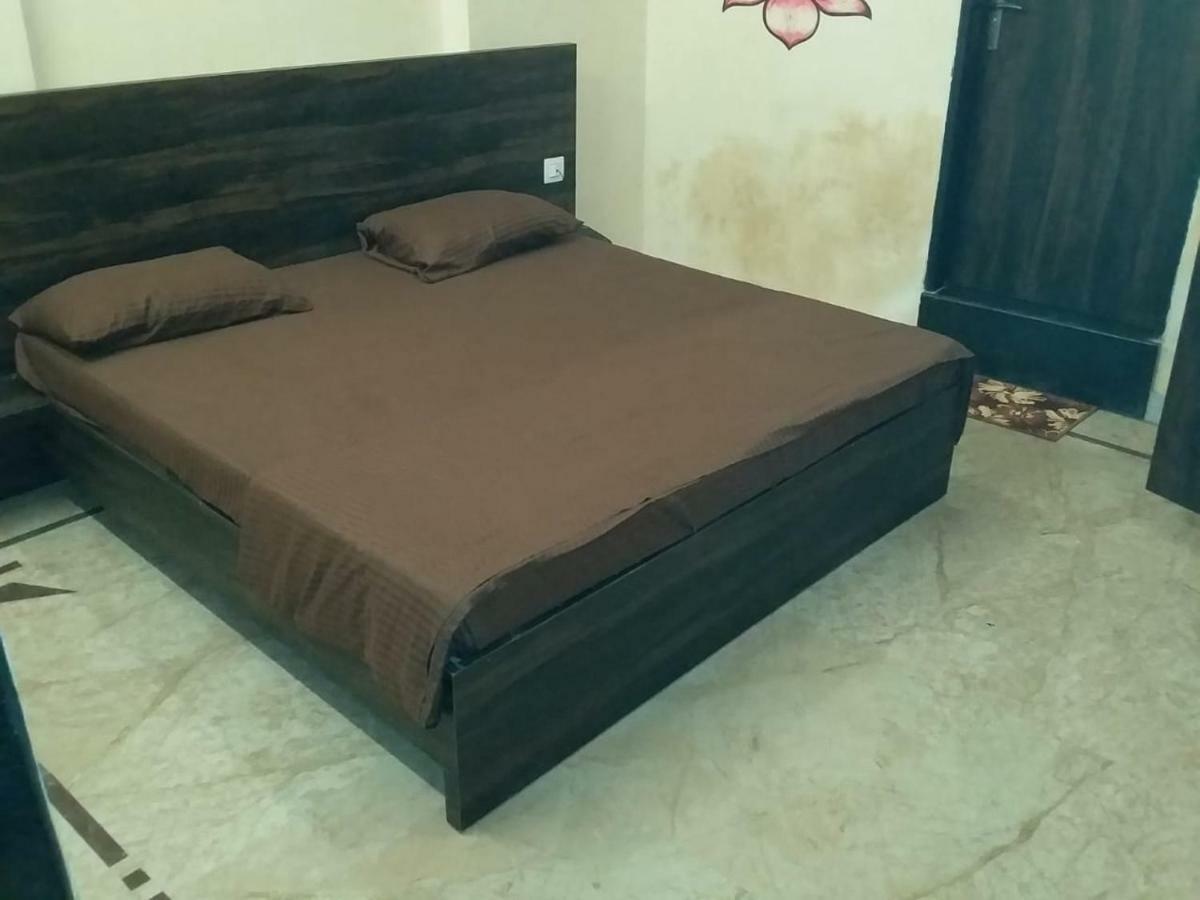 فندق Nikunj Ashram Vrindāvan المظهر الخارجي الصورة