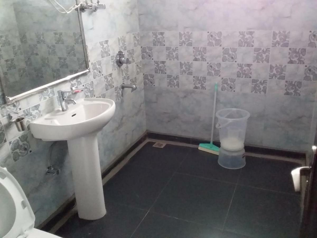 فندق Nikunj Ashram Vrindāvan المظهر الخارجي الصورة